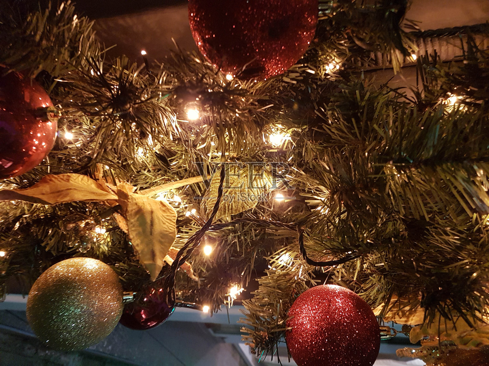 圣诞球冷杉灯颜色为背景灯照片摄影图片