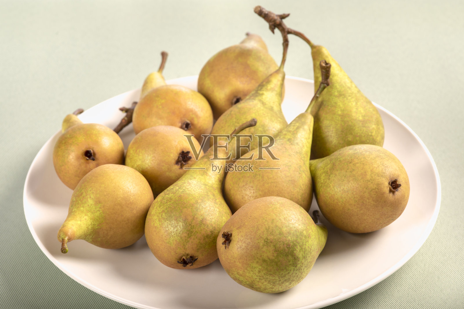 盘子里有一组梨照片摄影图片