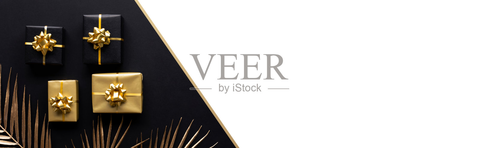 庆祝概念与金色礼盒装饰与模拟叶在黑暗的背景照片摄影图片