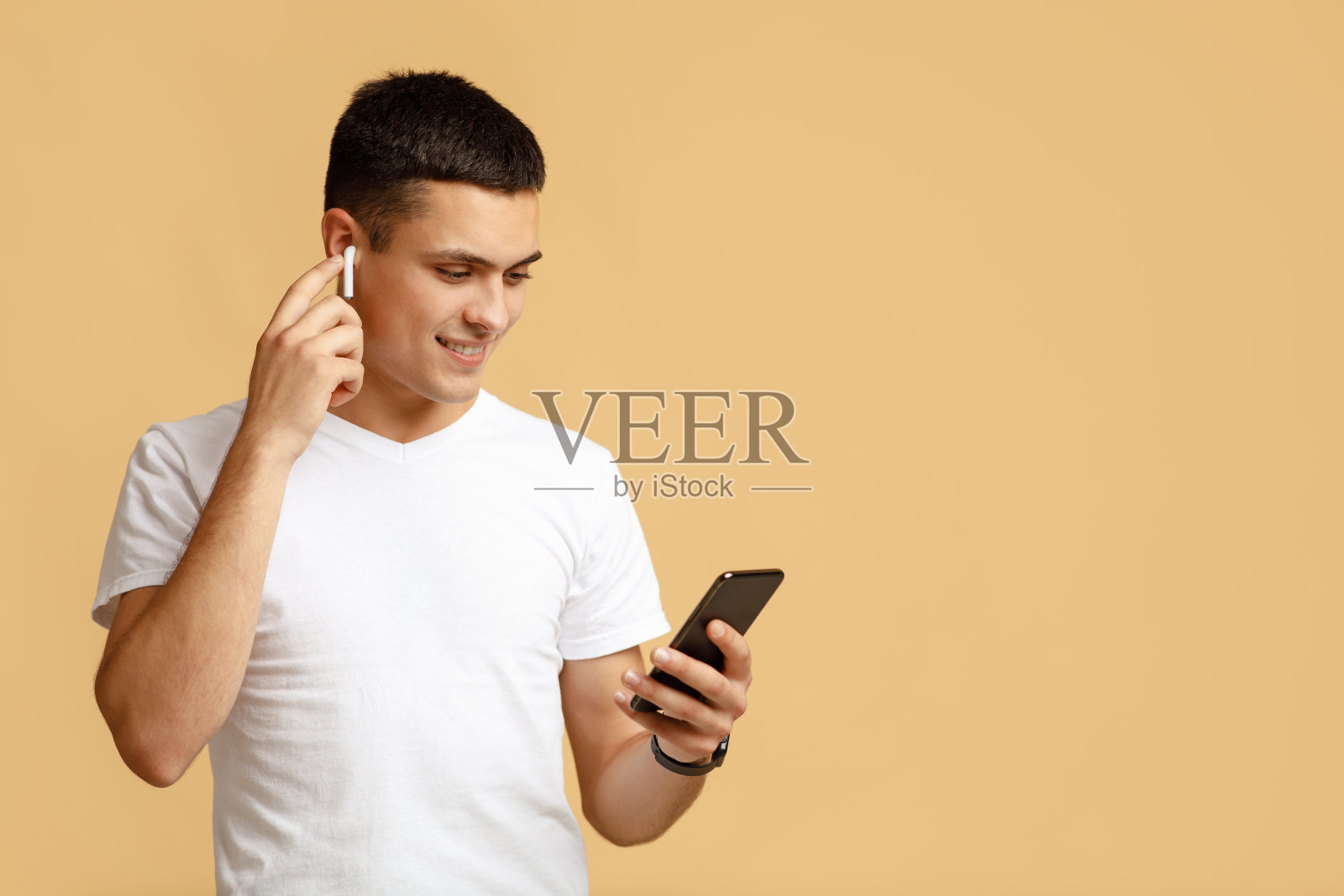 最喜欢的播放列表散步和运动孤立的米色背景照片摄影图片