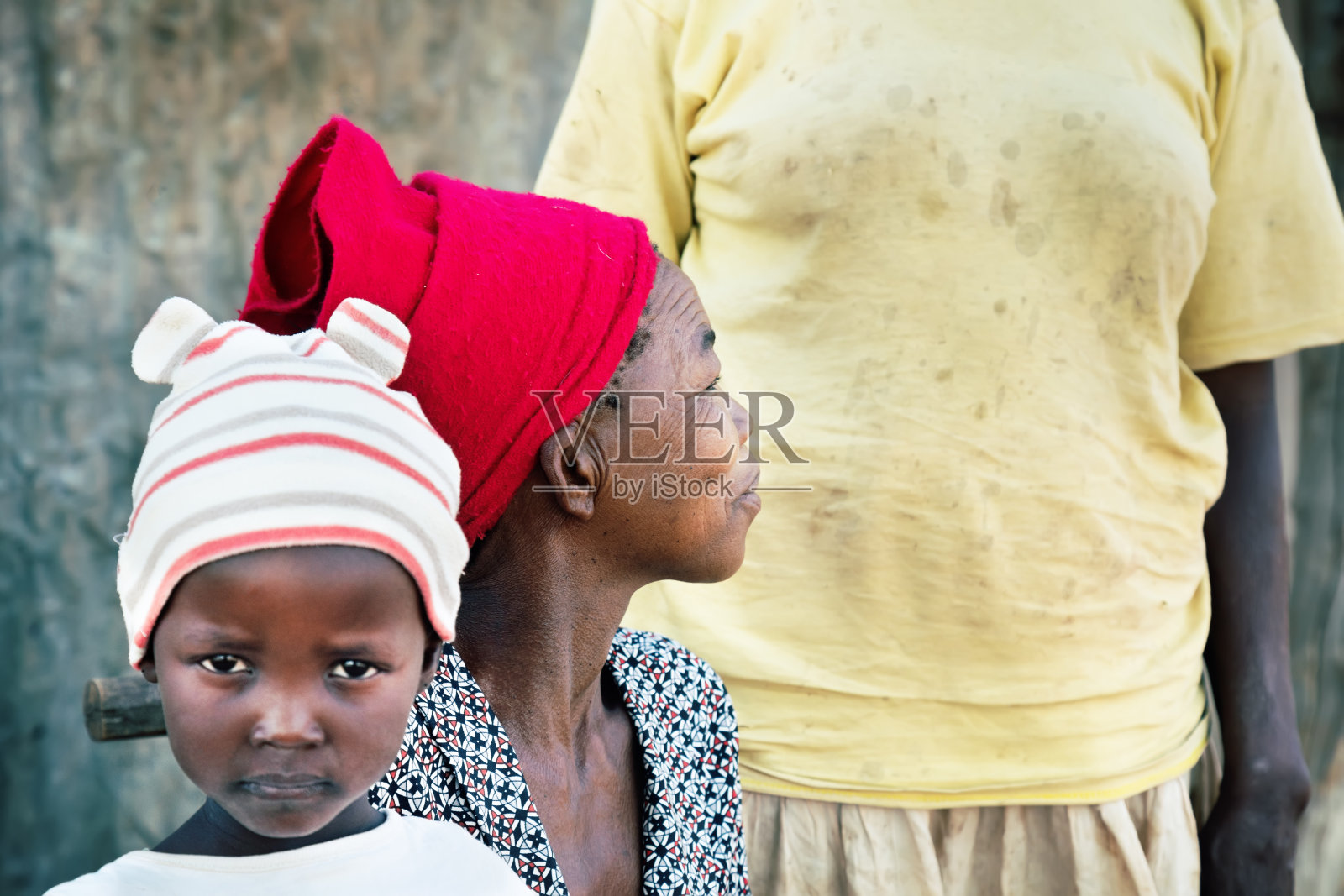 带着孩子的非洲母亲照片摄影图片