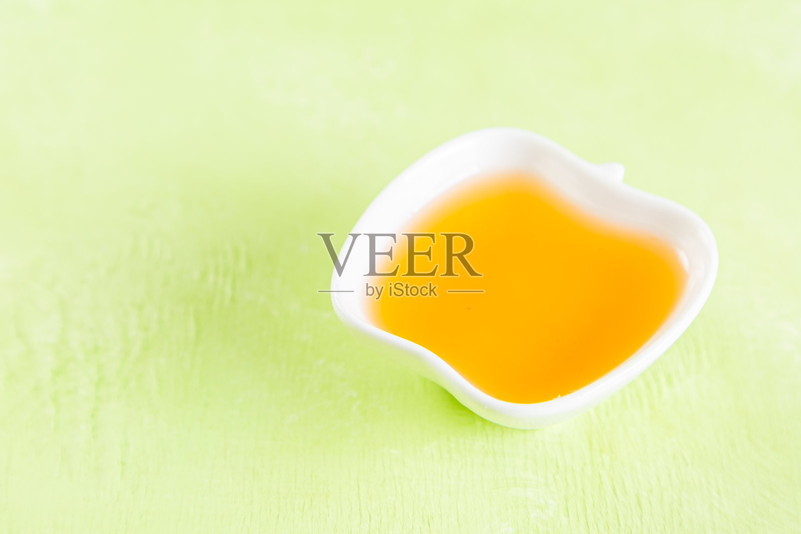 犹太新年的概念——蜂蜜、苹果、石榴等象征照片摄影图片