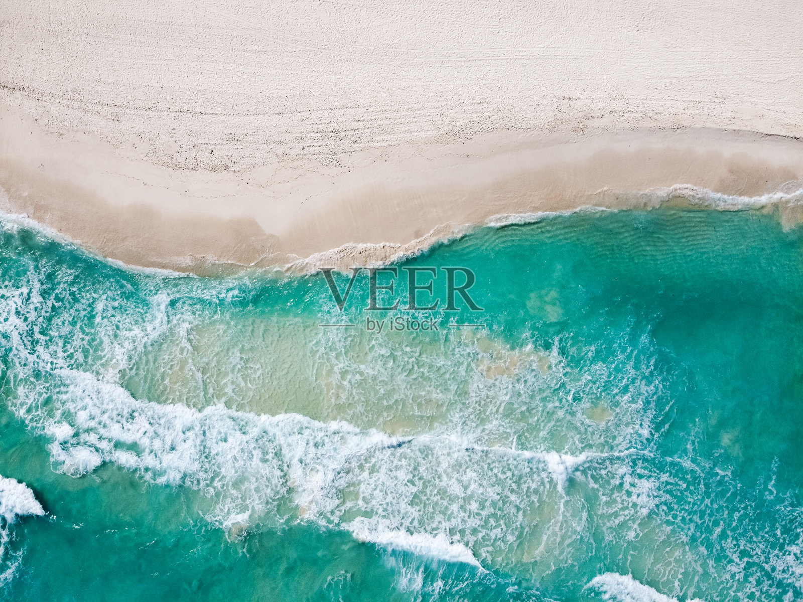 墨西哥坎昆空无一人的巴雷纳斯海滩无人机照片照片摄影图片