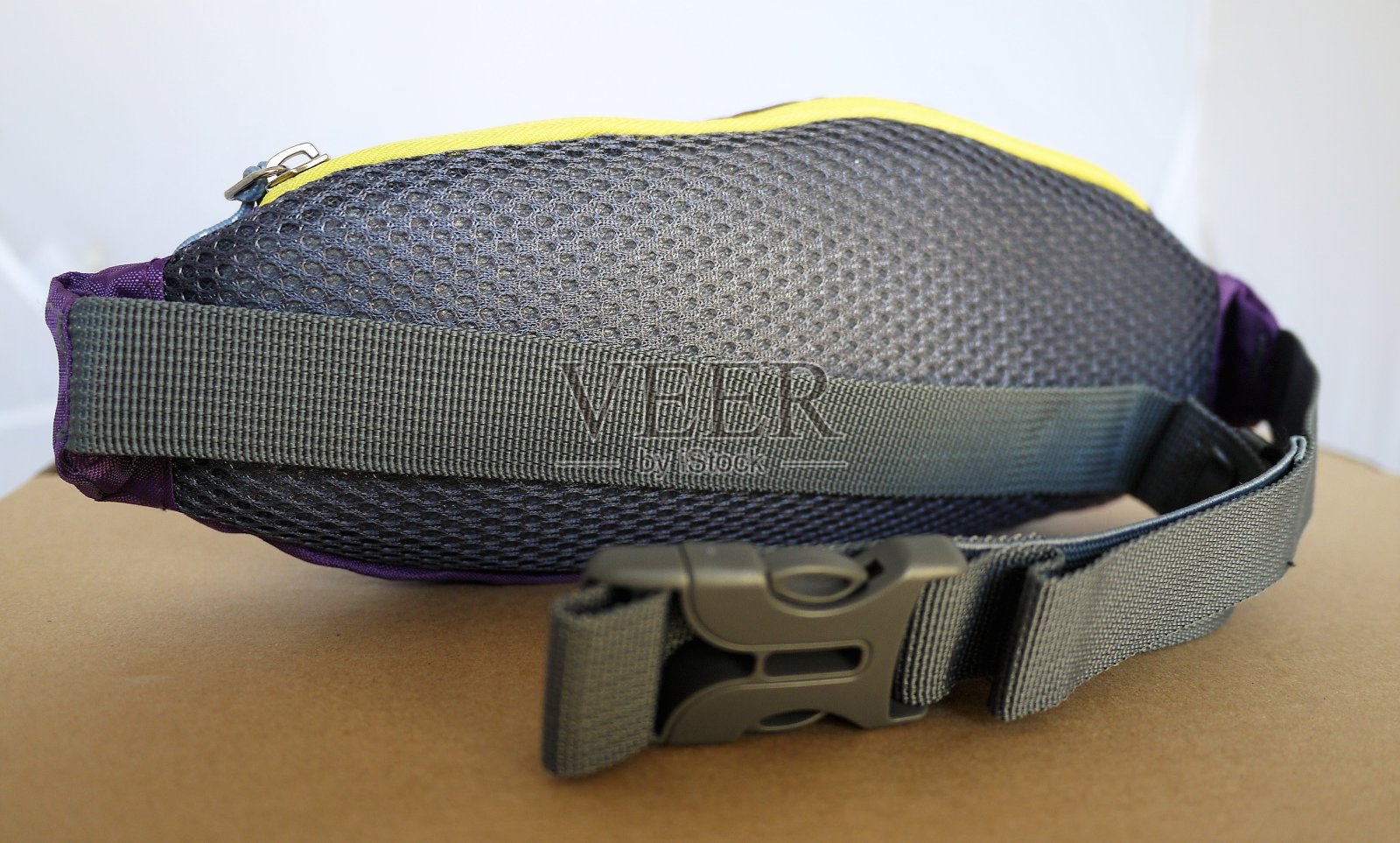 坚固的运动腰部袋,增加了灵活性和安全性照片摄影图片