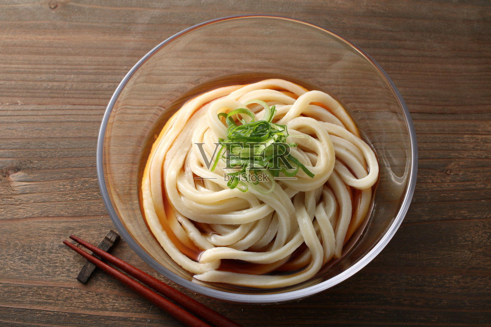夏日风味的扎鲁乌冬配天妇罗照片摄影图片