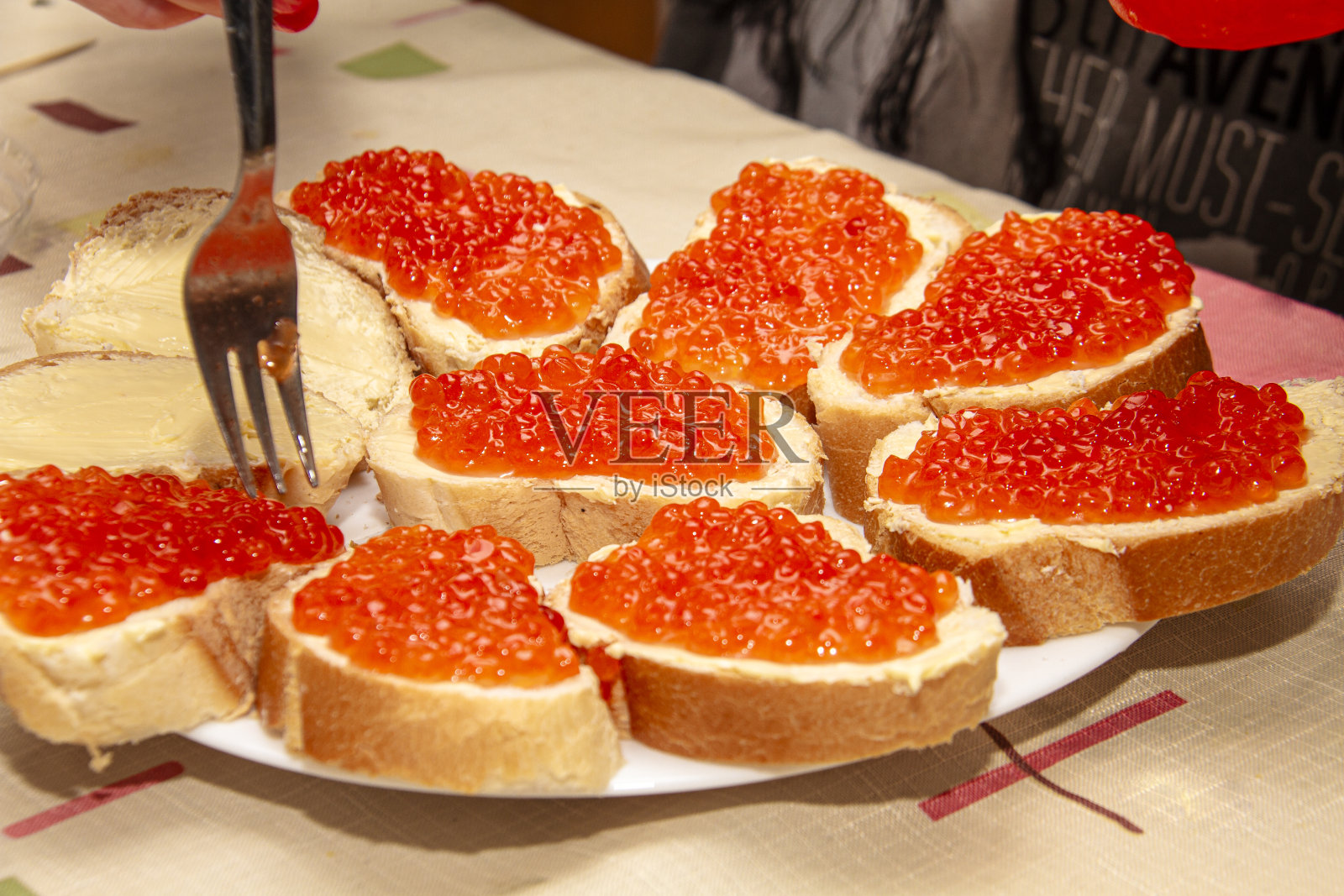 烹饪红色鱼子酱三明治,美食摄影照片摄影图片