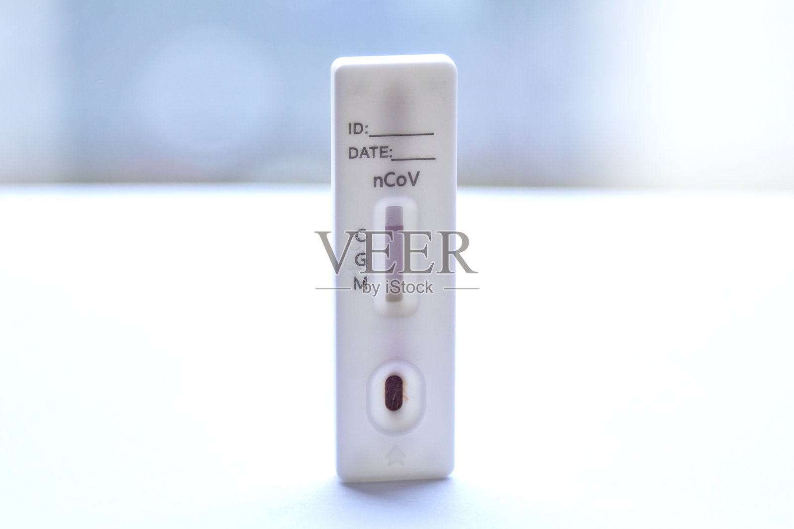 冠状病毒快速检测,你需要一滴血,10分钟内结果就出来了照片摄影图片