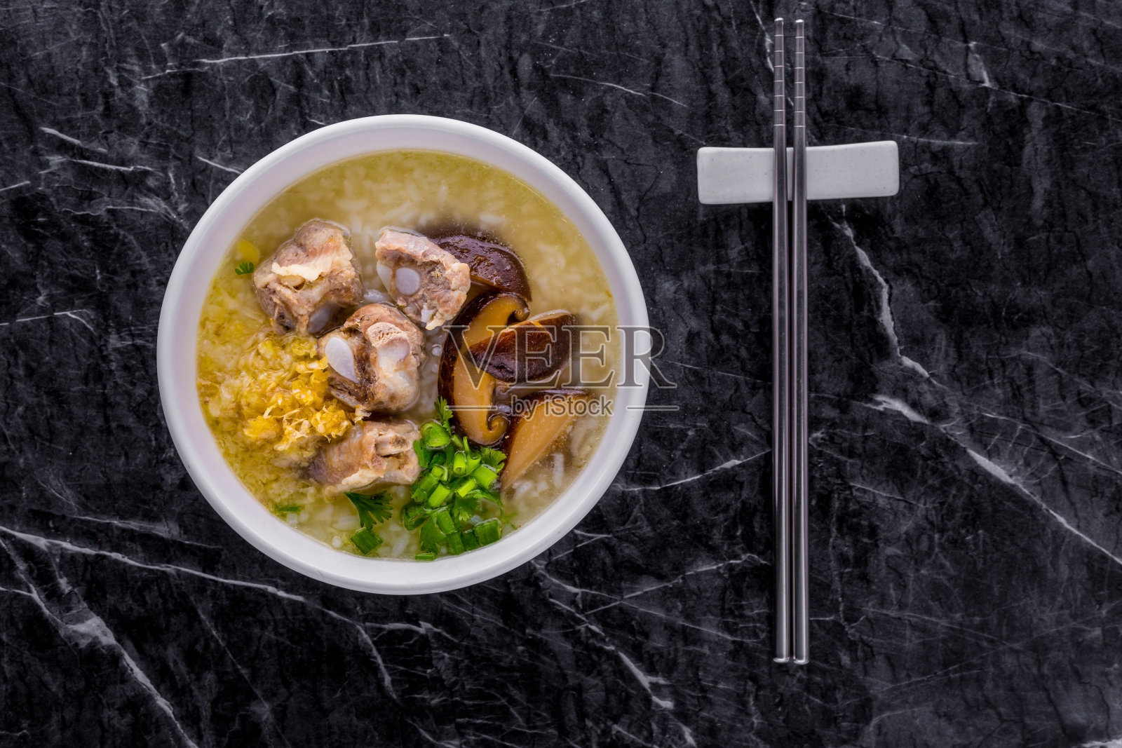 猪骨饭照片摄影图片