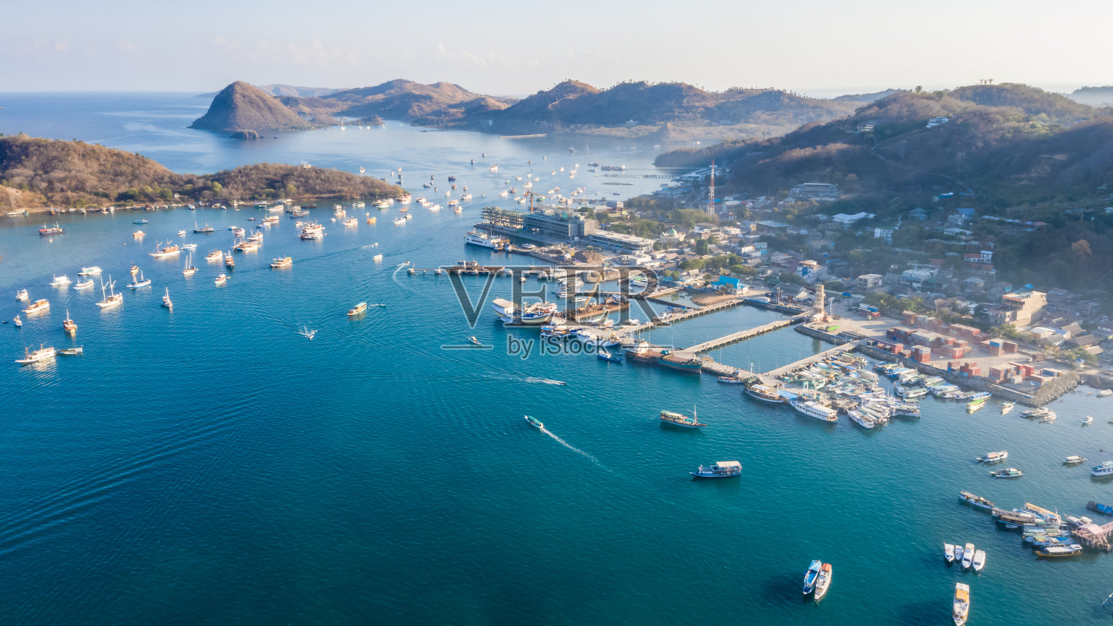 拉旺巴罗港。照片摄影图片