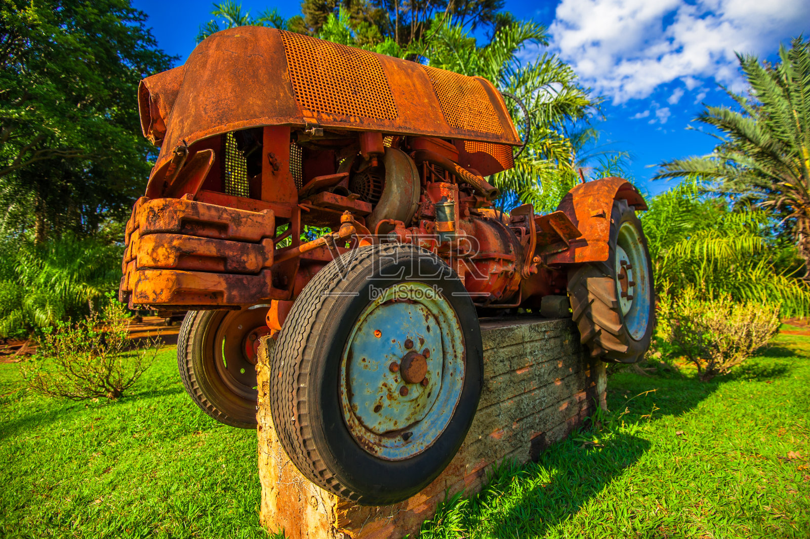 废弃的车。回收旧车辆照片摄影图片