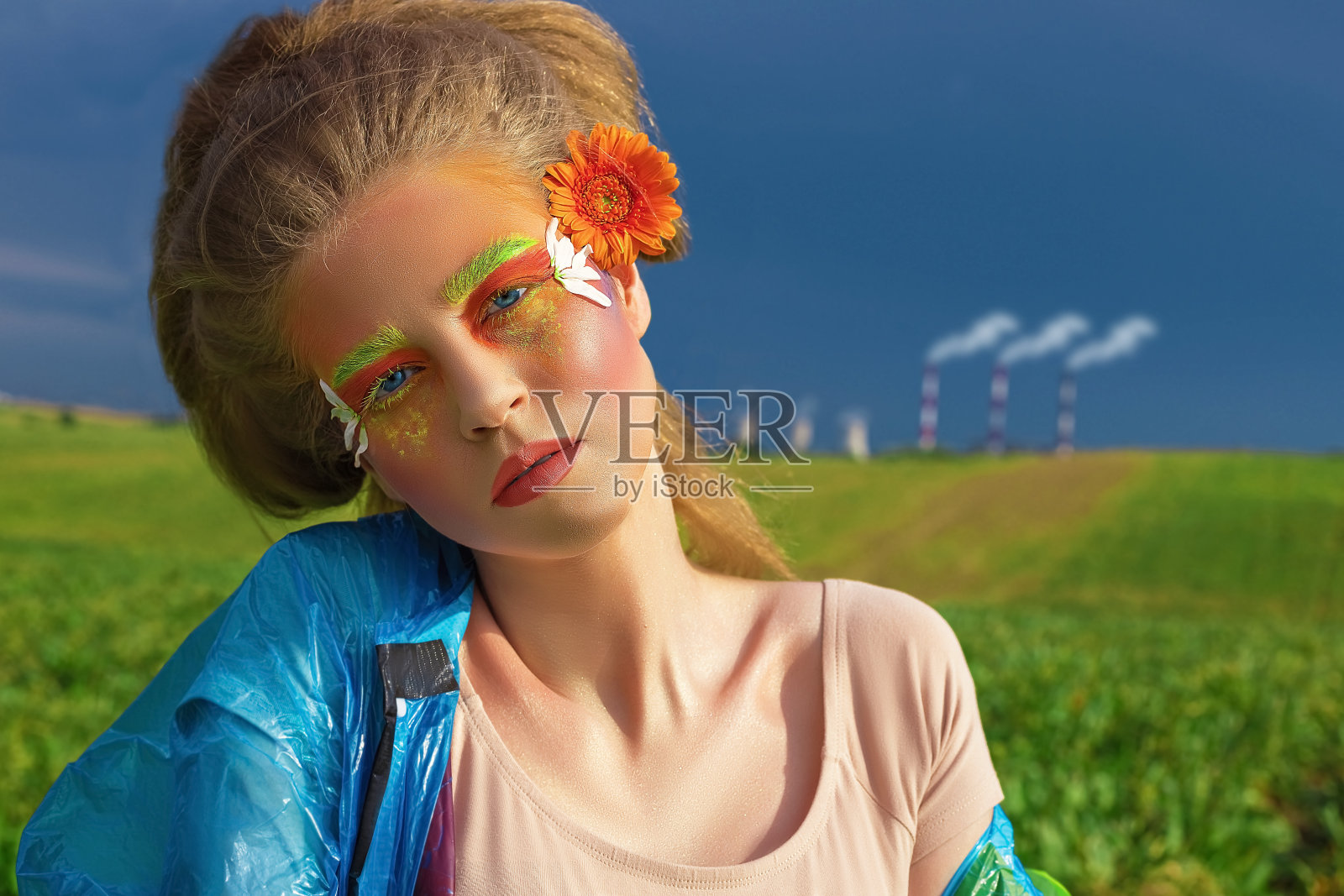 创意时尚的美丽肖像,一个美丽的年轻女子的长发照片摄影图片