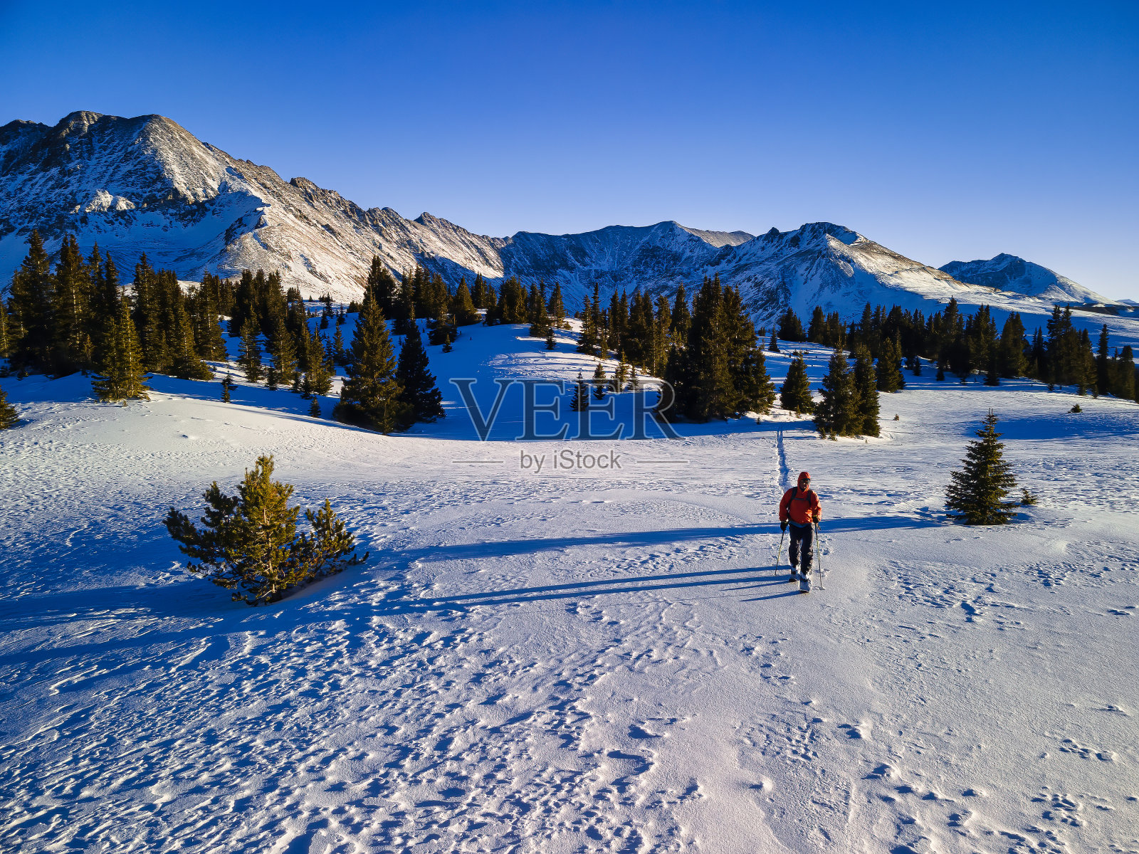 健身训练,野外滑雪旅游照片摄影图片
