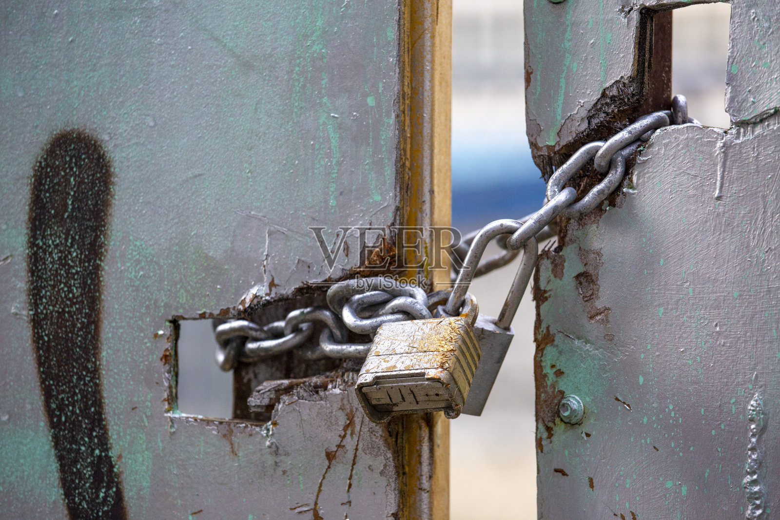 紧闭的木门照片摄影图片