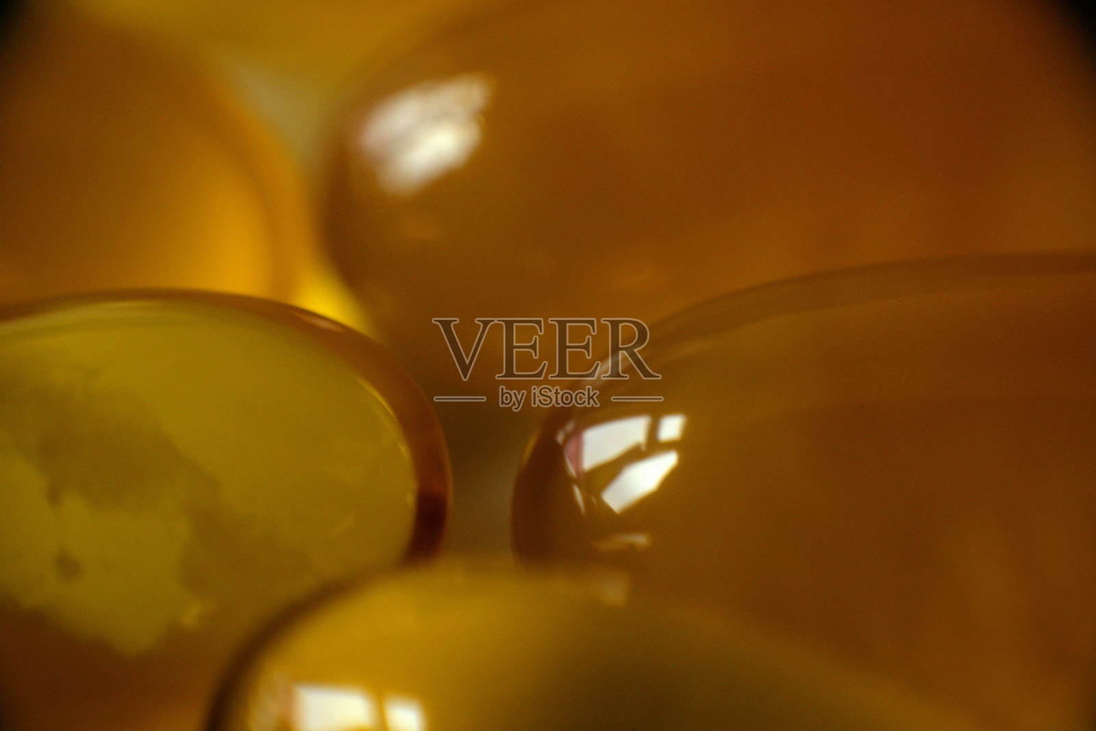 药丸紧密地堆在一起。药片关闭。照片摄影图片