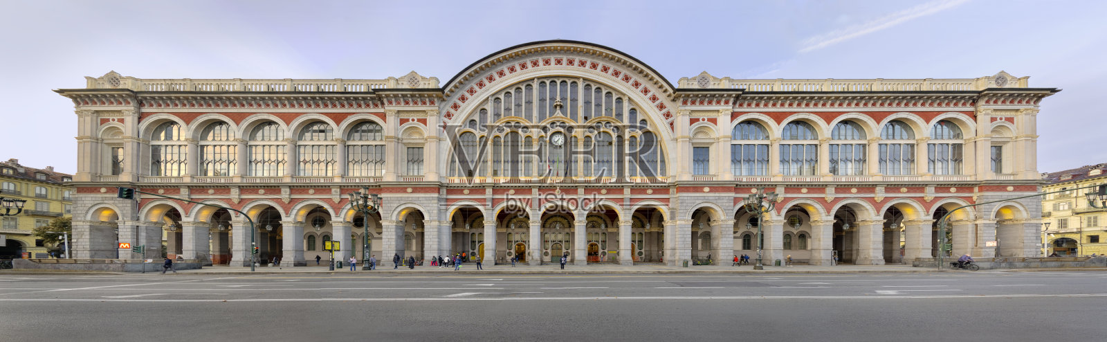 都灵,波塔纽瓦火车站照片摄影图片