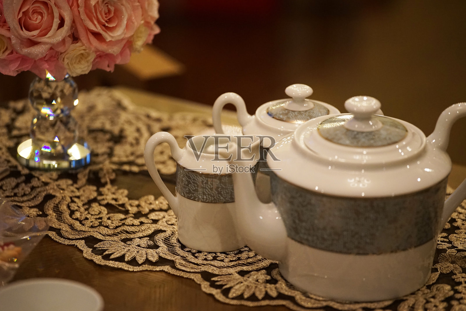 茶具在桌子上照片摄影图片