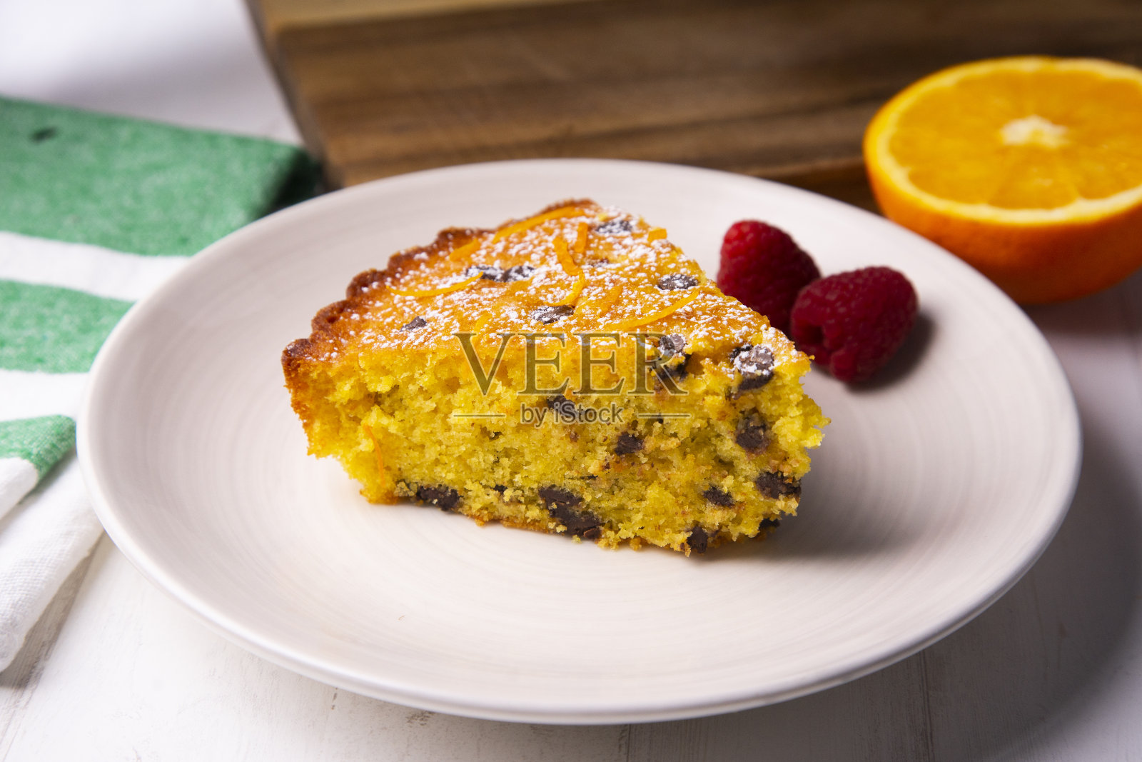 橘子巧克力蛋糕,美味的法式食谱。照片摄影图片