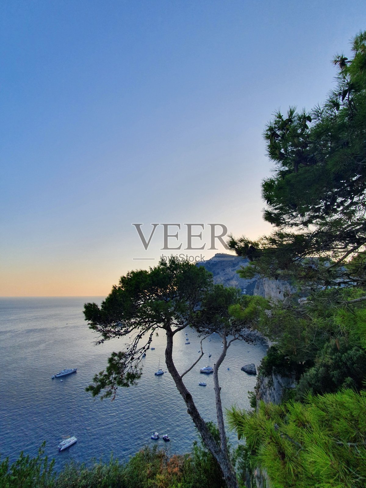 伊斯基亚岛进入海洋照片摄影图片