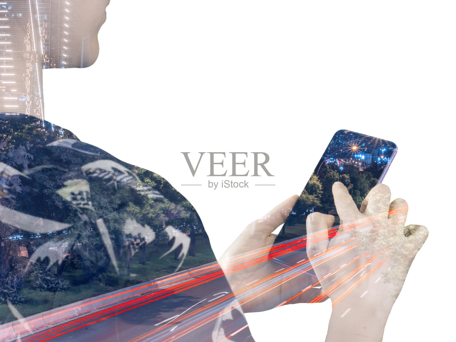 这是一名女性在使用智能手机的双重曝光城市景观照片照片摄影图片