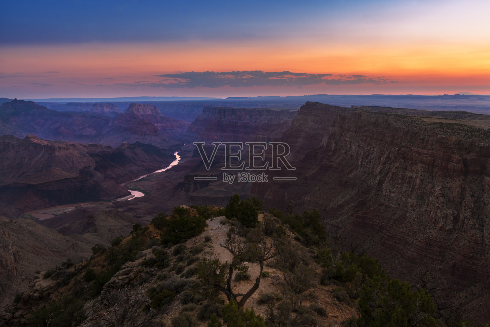 大峡谷和科罗拉多河的风景从沙漠的观点,在大峡谷国家公园照片摄影图片