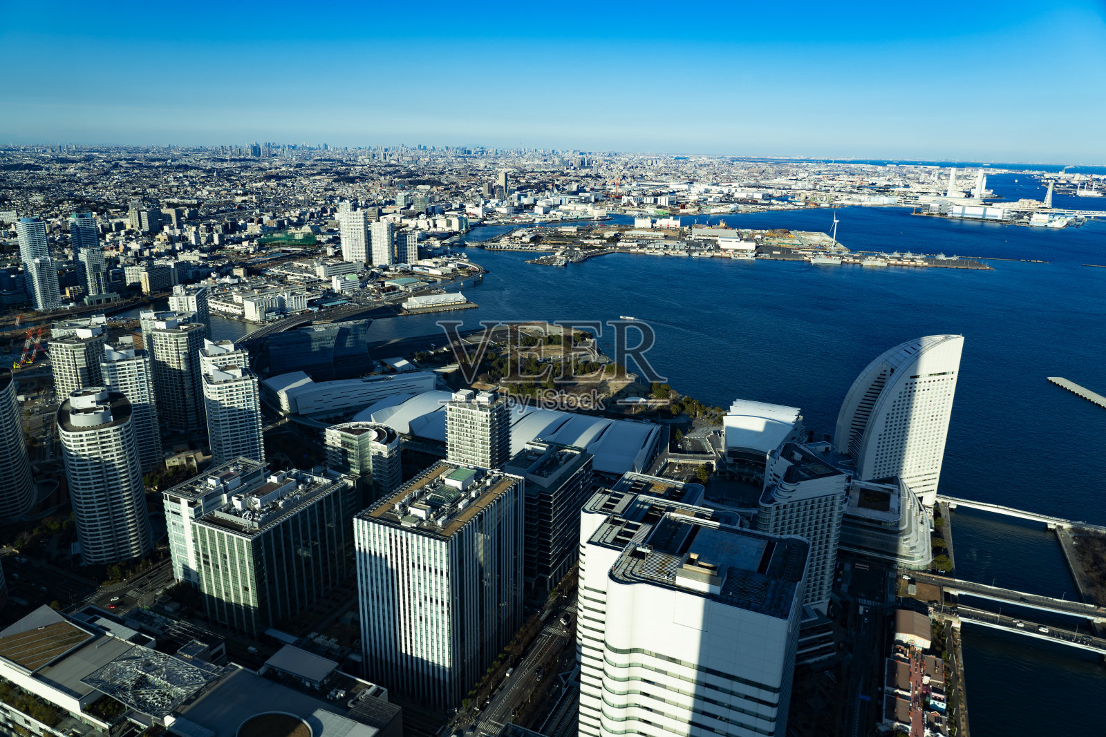 从空中俯瞰横滨市照片摄影图片