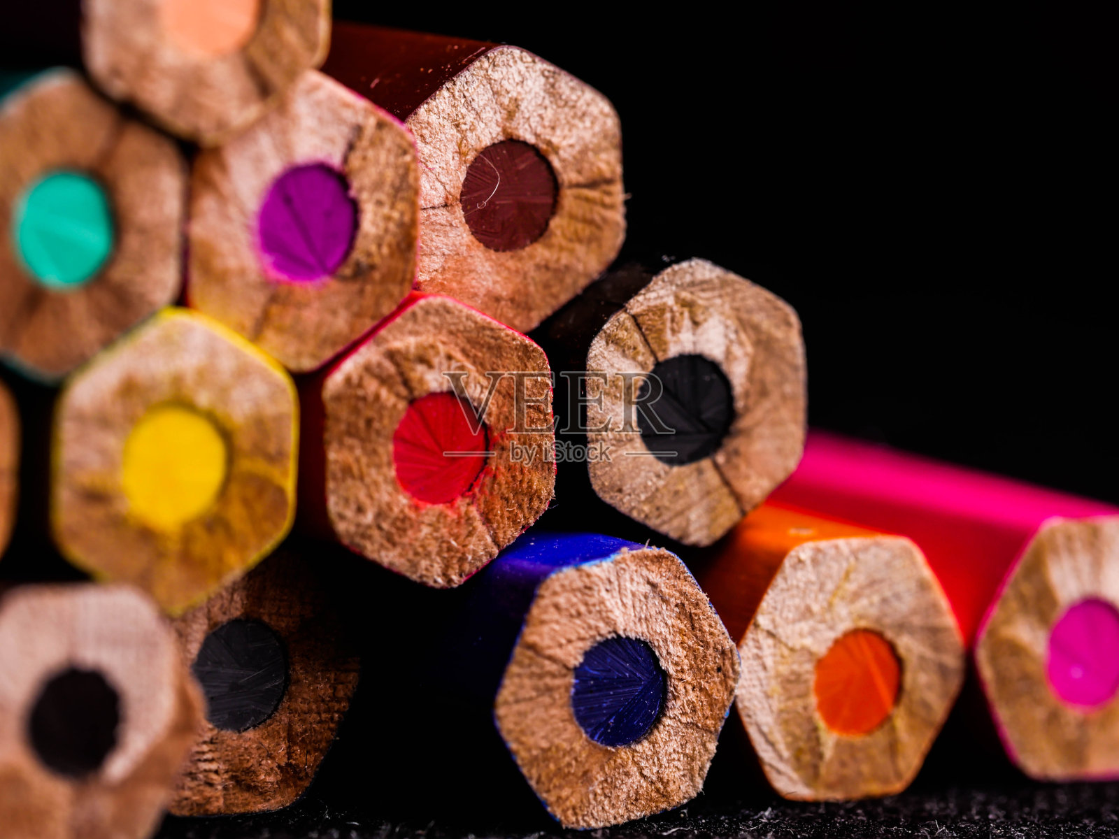 彩色铅笔特写镜头,景深浅。照片摄影图片