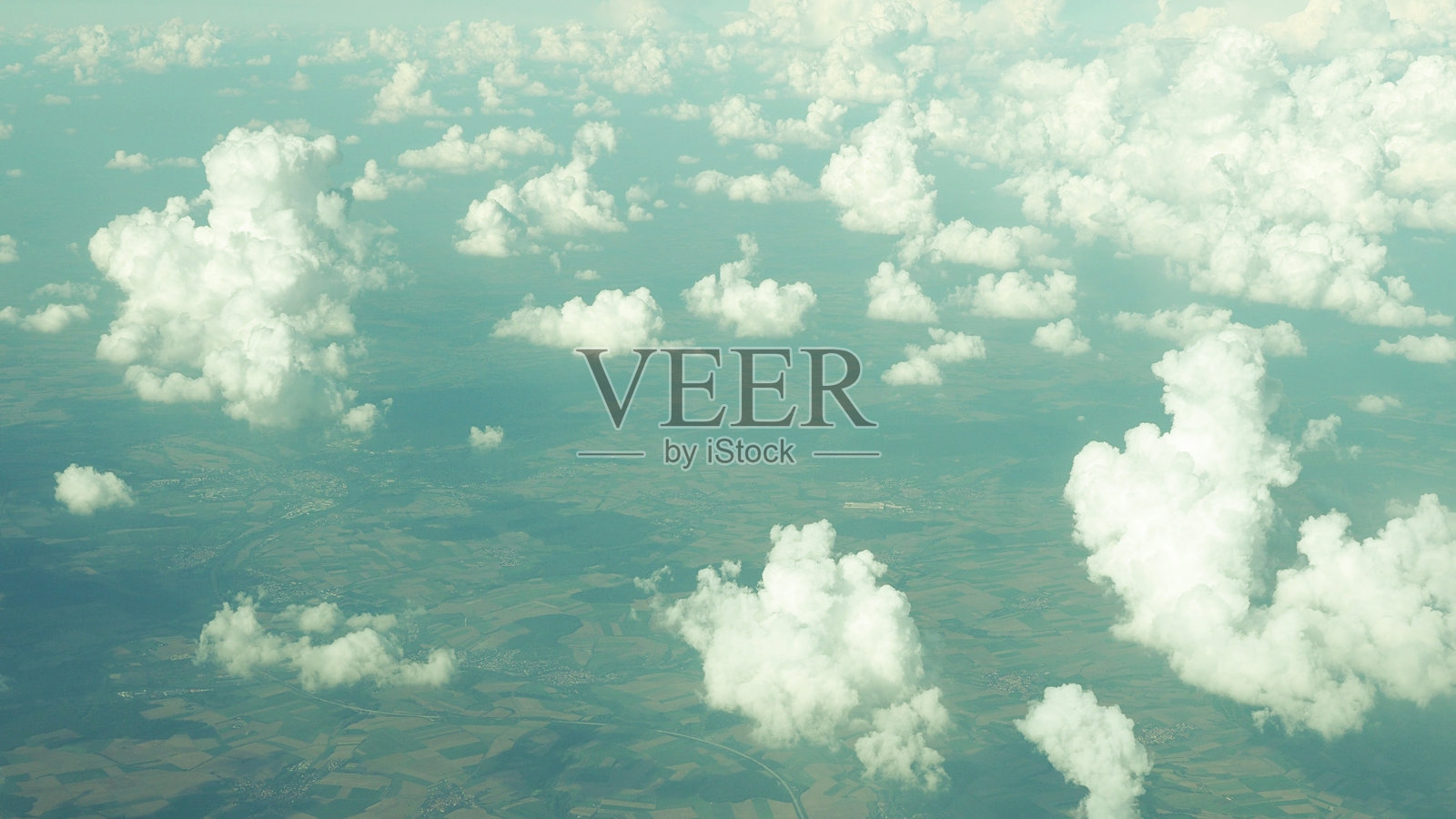 有云背景的天空照片摄影图片