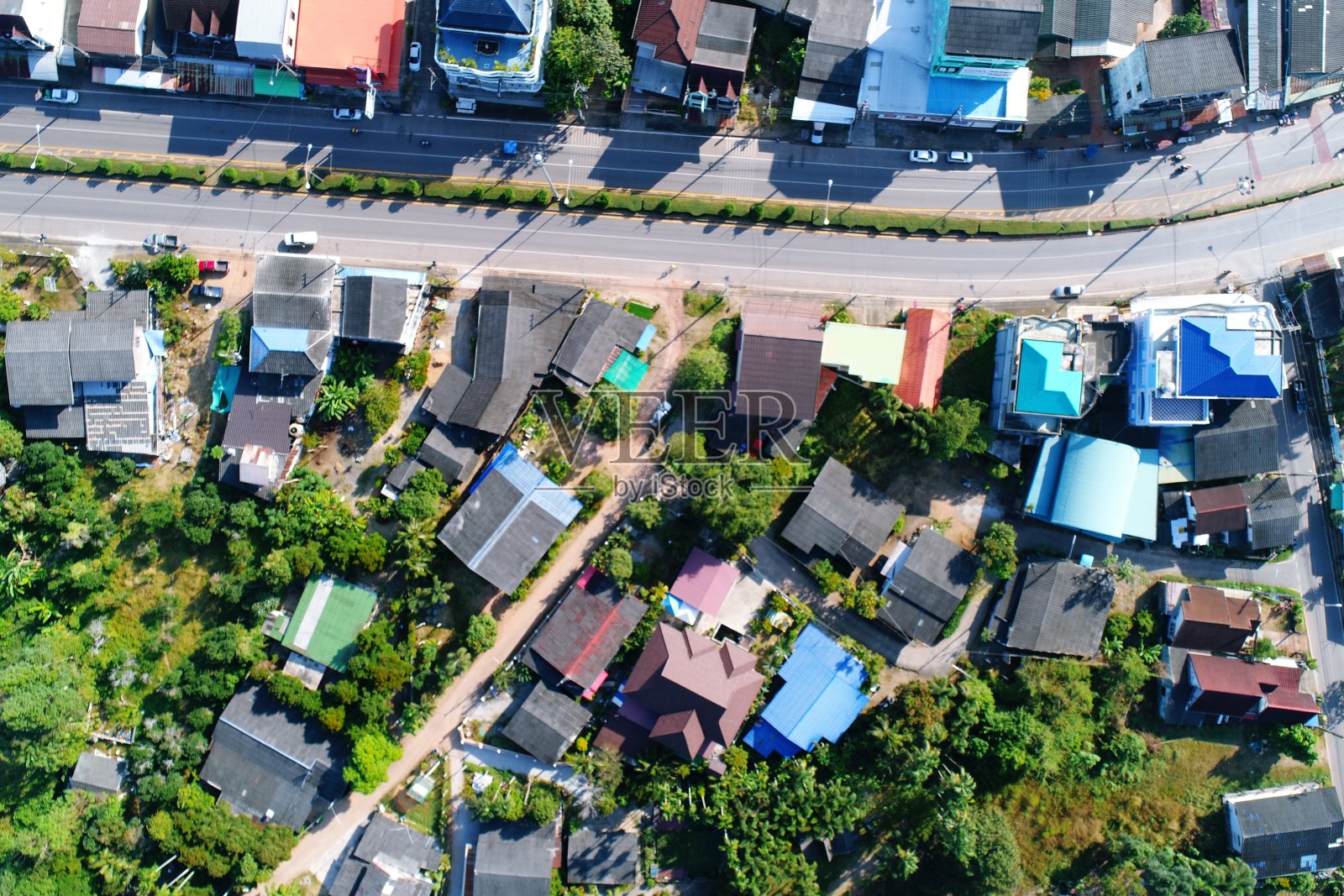 路村城森林空中俯瞰无人机照片摄影图片