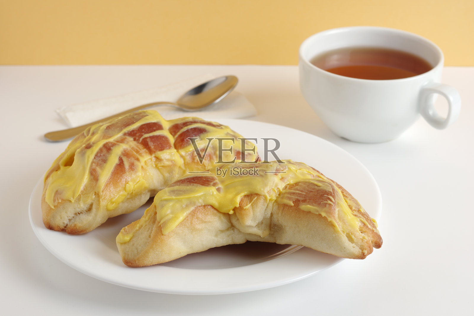 面包和茶照片摄影图片