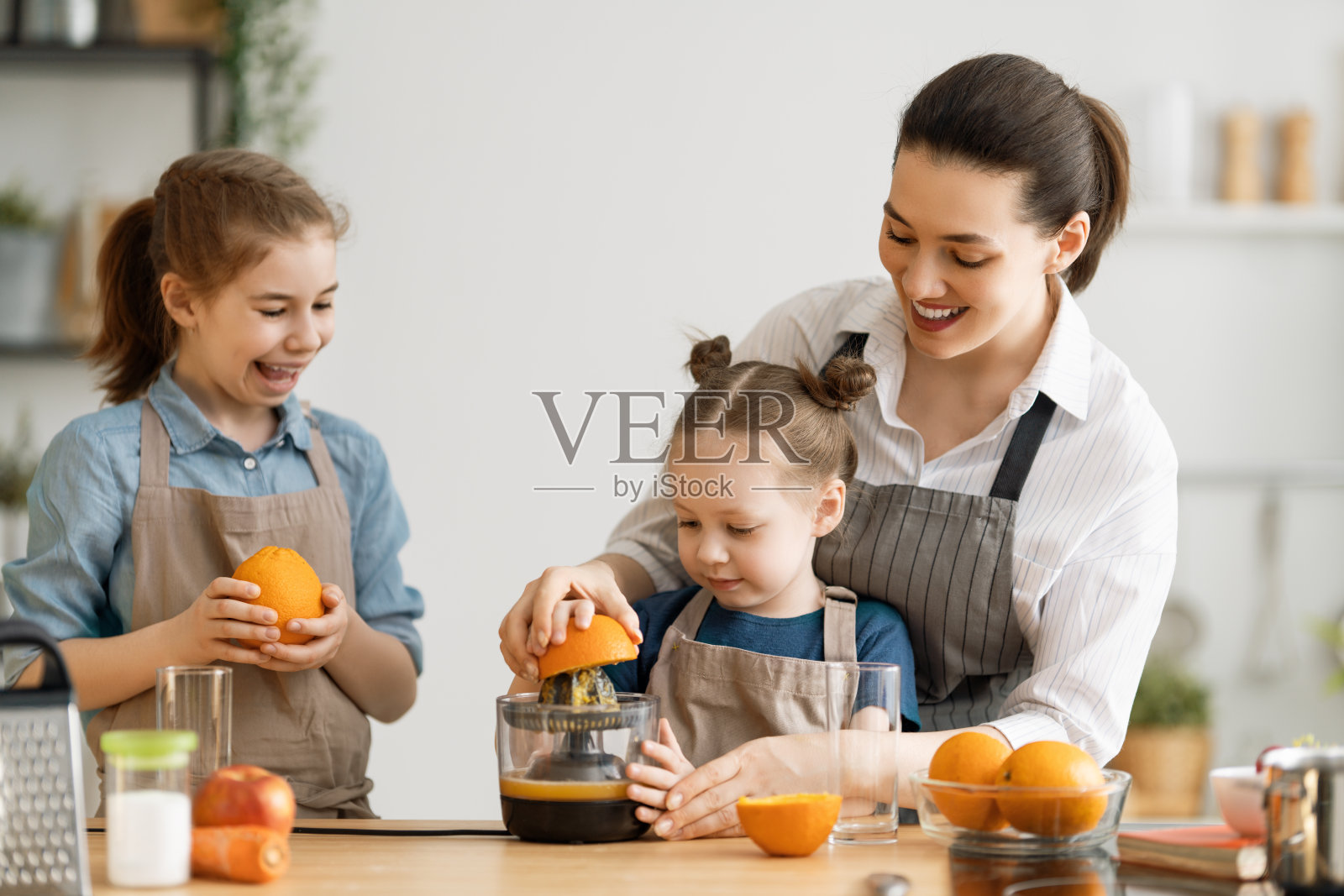 在家吃健康食品。照片摄影图片