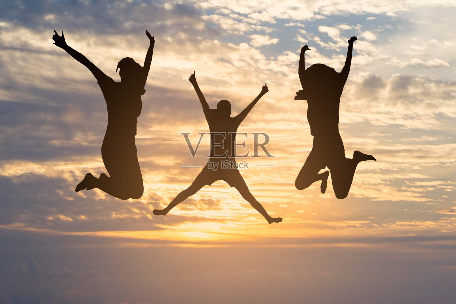 快乐女人跳跃的剪影照片摄影图片