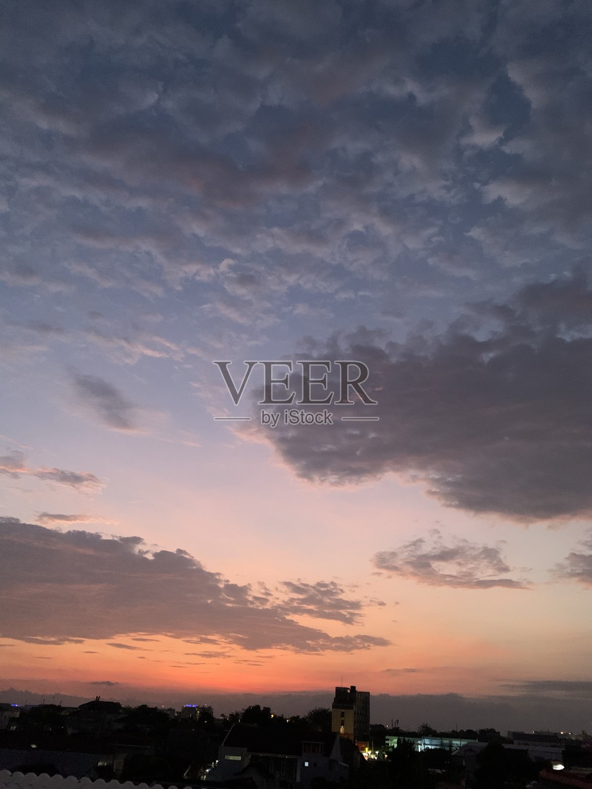 城市中的日落照片摄影图片