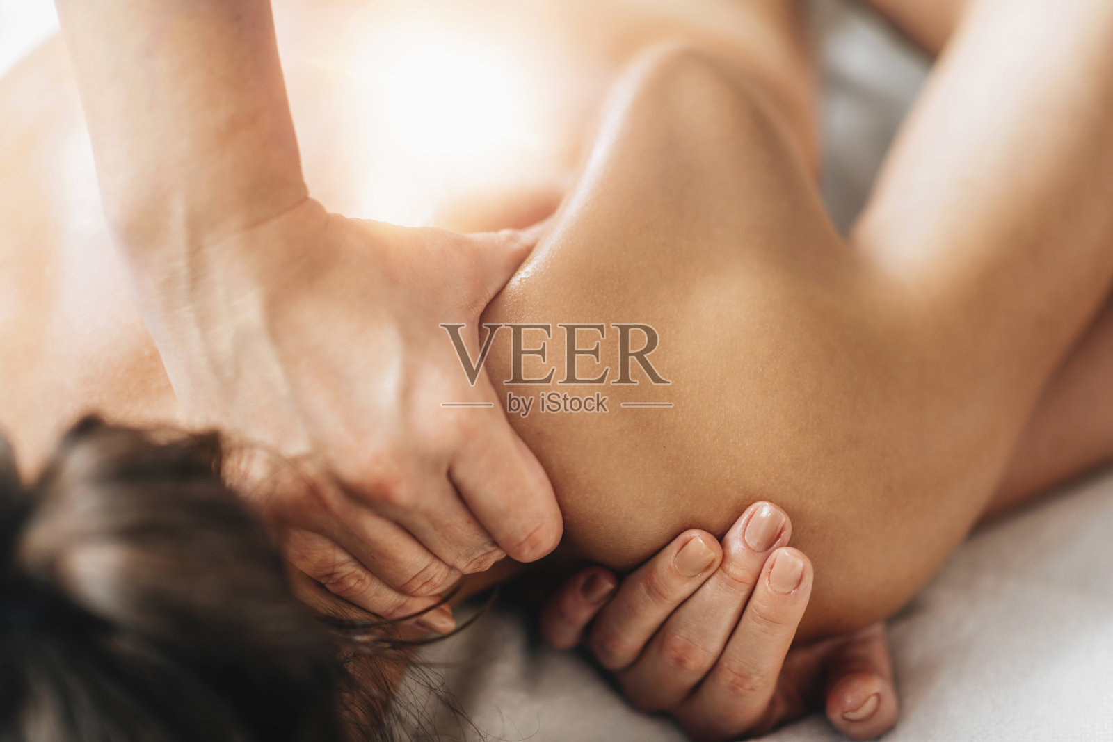 夏威夷洛米背部按摩疗法照片摄影图片