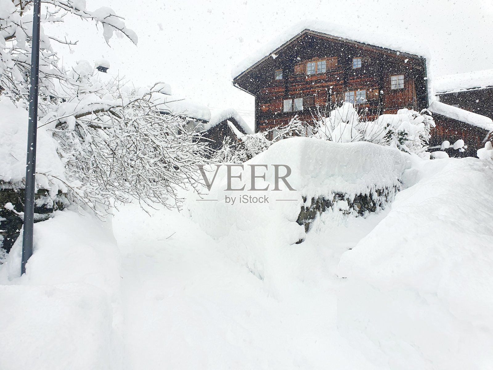 村冰雪覆盖照片摄影图片