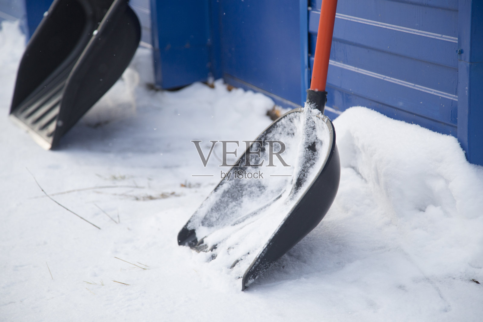 铲雪用的铲子。照片摄影图片