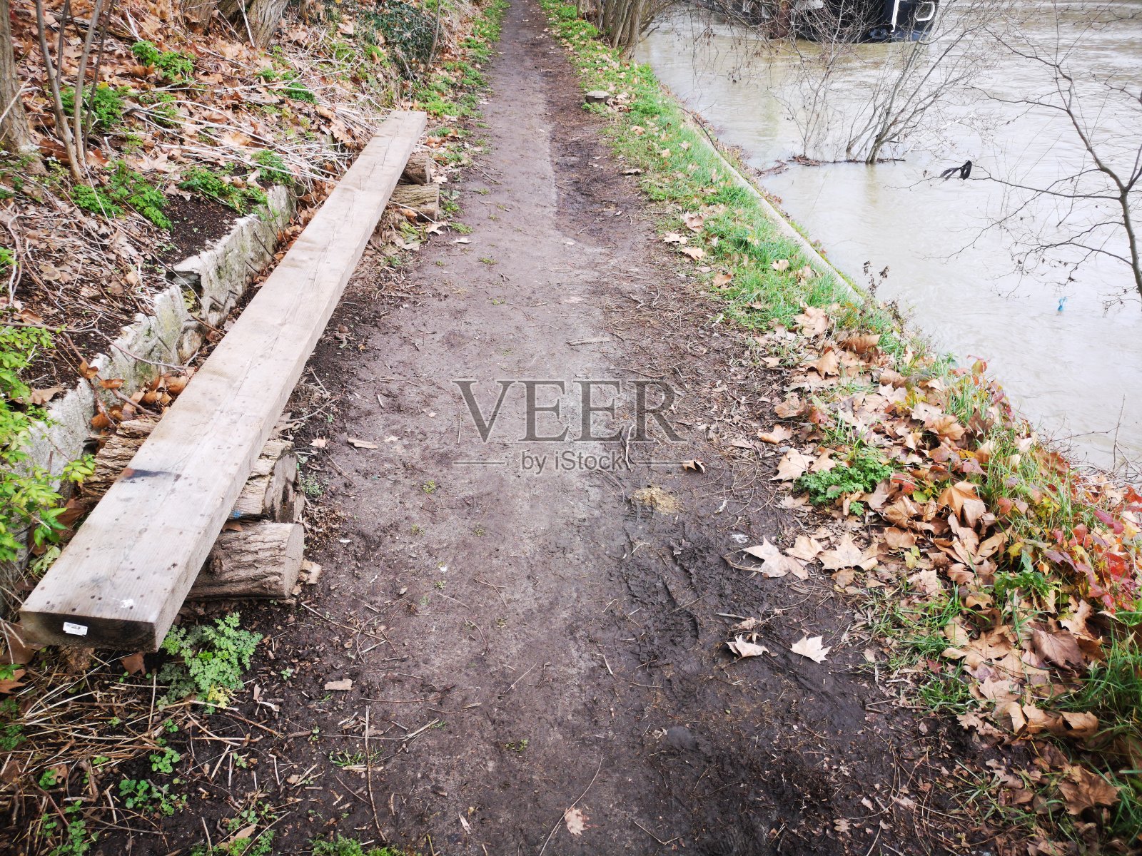 河边的小路照片摄影图片