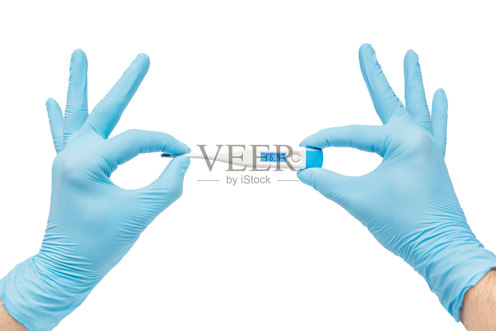 现代数字温度计在医生手中的保护手套。检查患者体温和冠状病毒感染传播的概念照片摄影图片