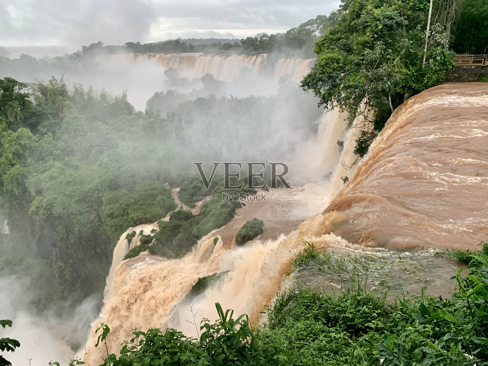 阿根廷米西奥内斯的伊瓜苏瀑布照片摄影图片