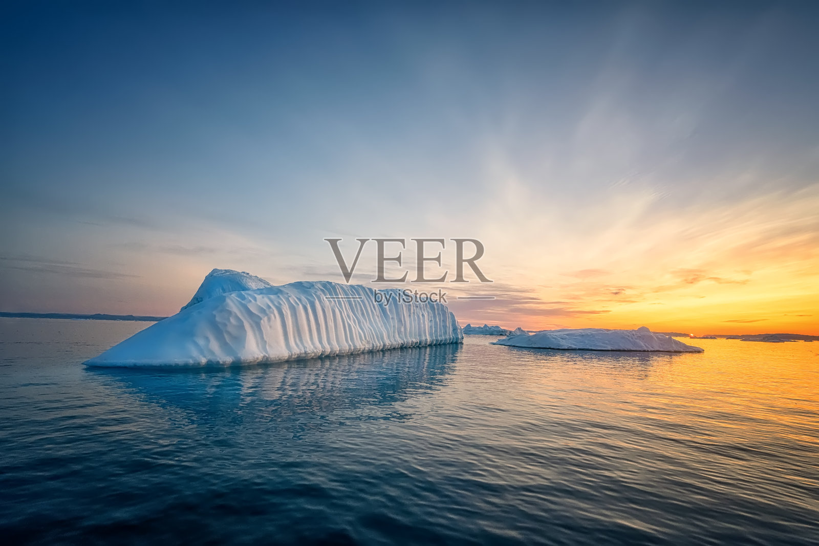 西格陵兰岛迪斯科湾峡湾的漂浮冰川照片摄影图片