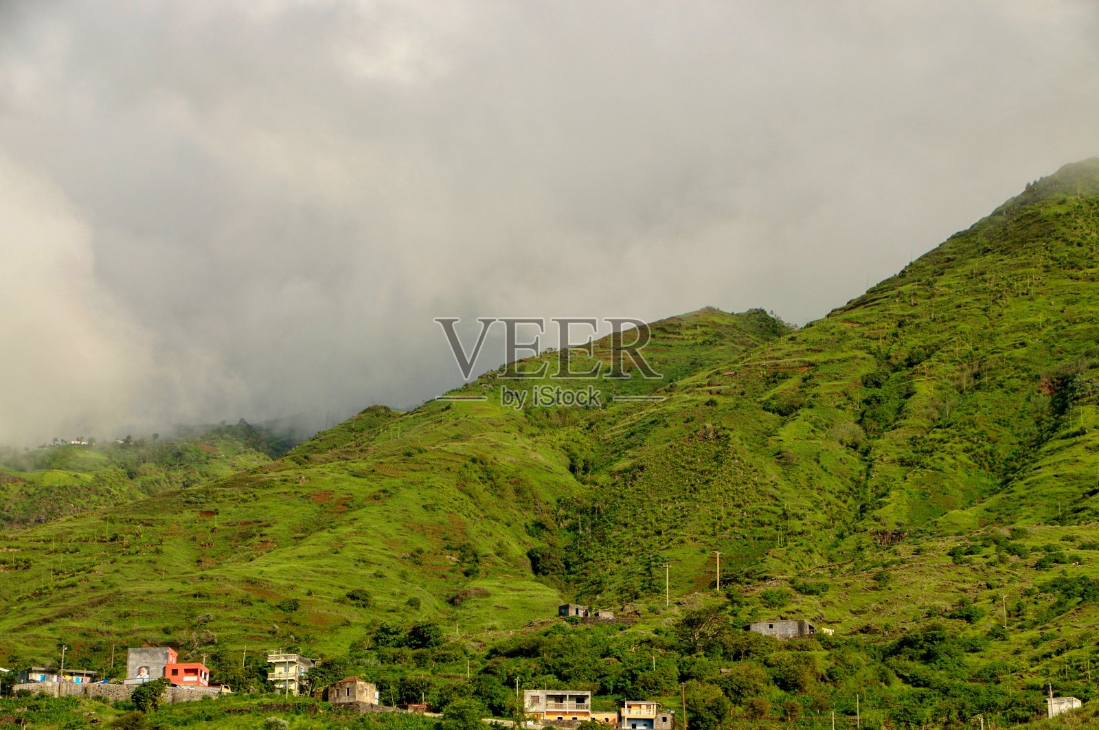 乌云笼罩的圣乔治照片摄影图片