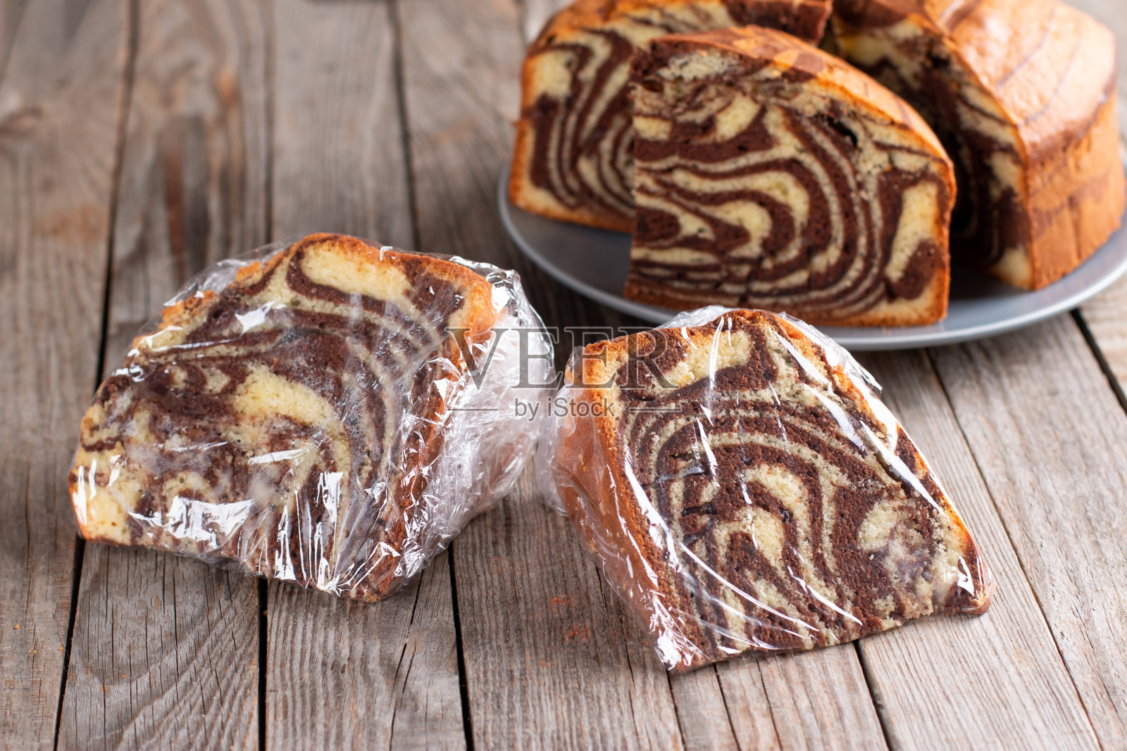 美味的大理石巧克力蛋糕。水平照片摄影图片