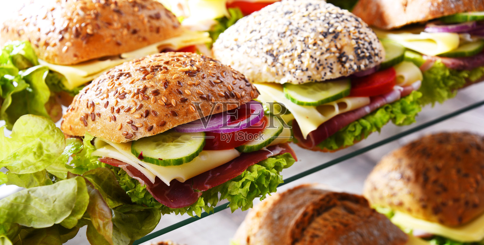 出售火腿和奶酪三明治照片摄影图片