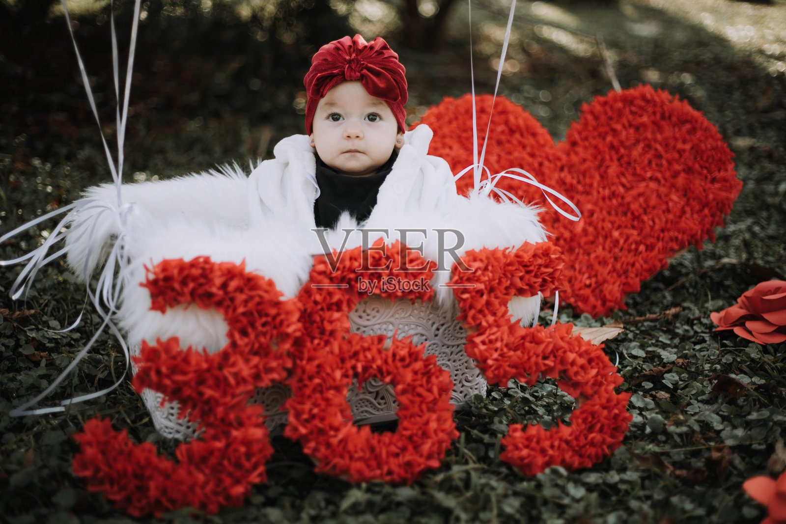 可爱的小女孩照片摄影图片