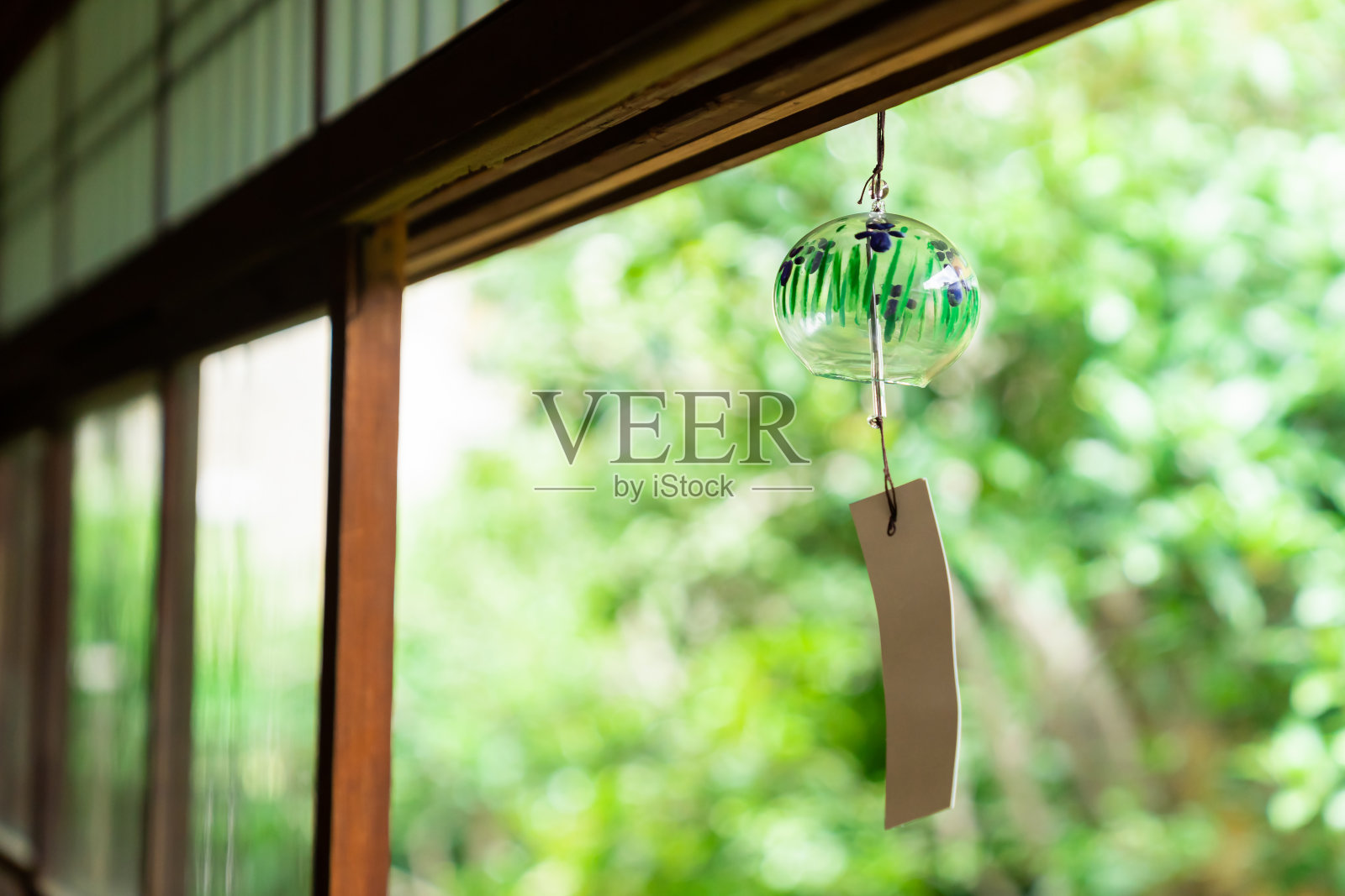 日本风格的房子,风铃照片摄影图片