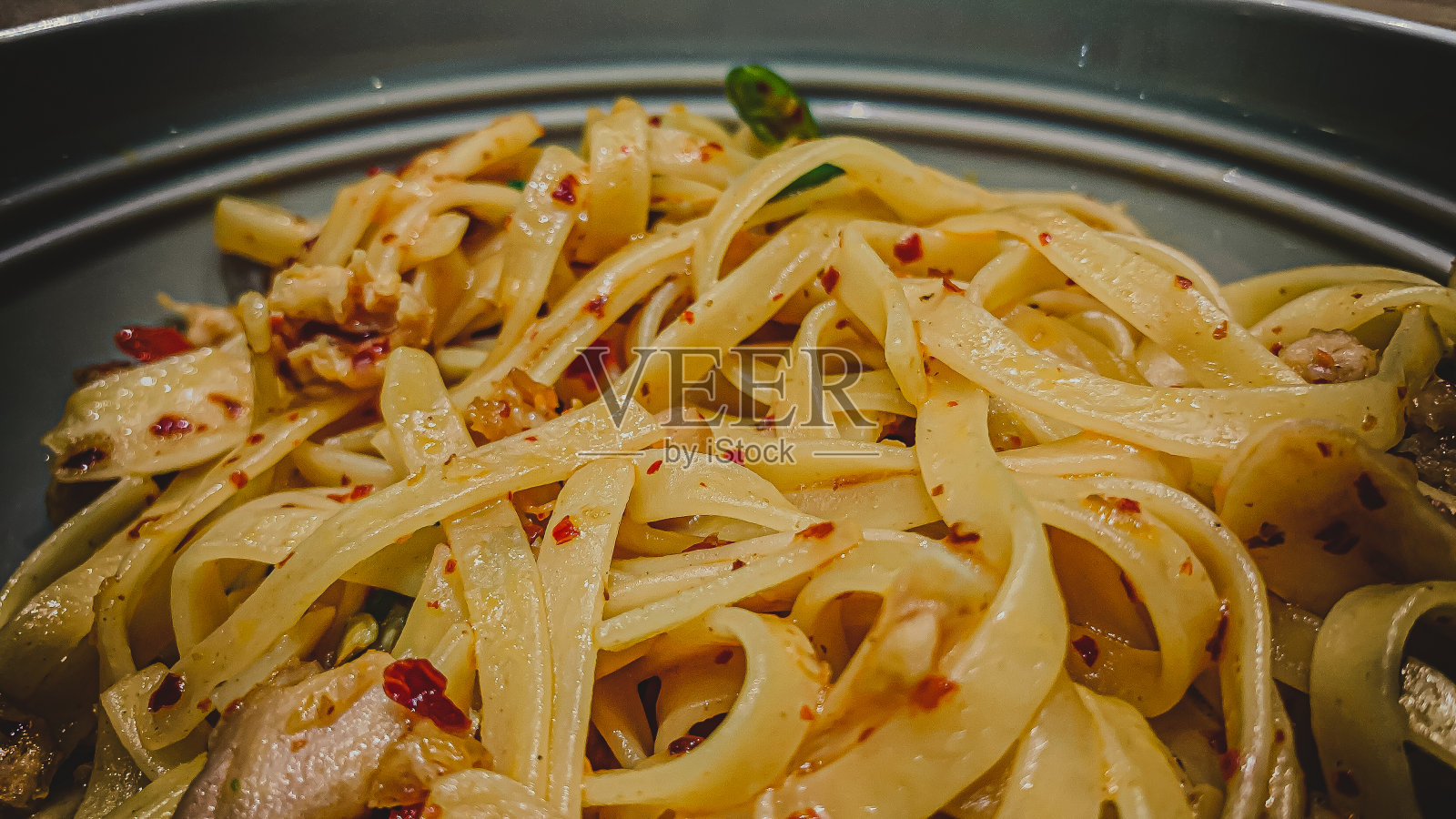 意大利宽面条大蒜O 'lio照片摄影图片