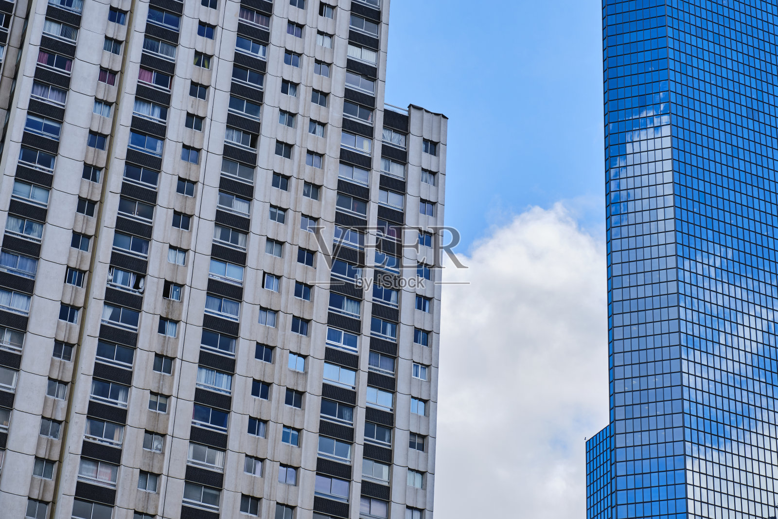 现代和旧建筑的对比照片摄影图片