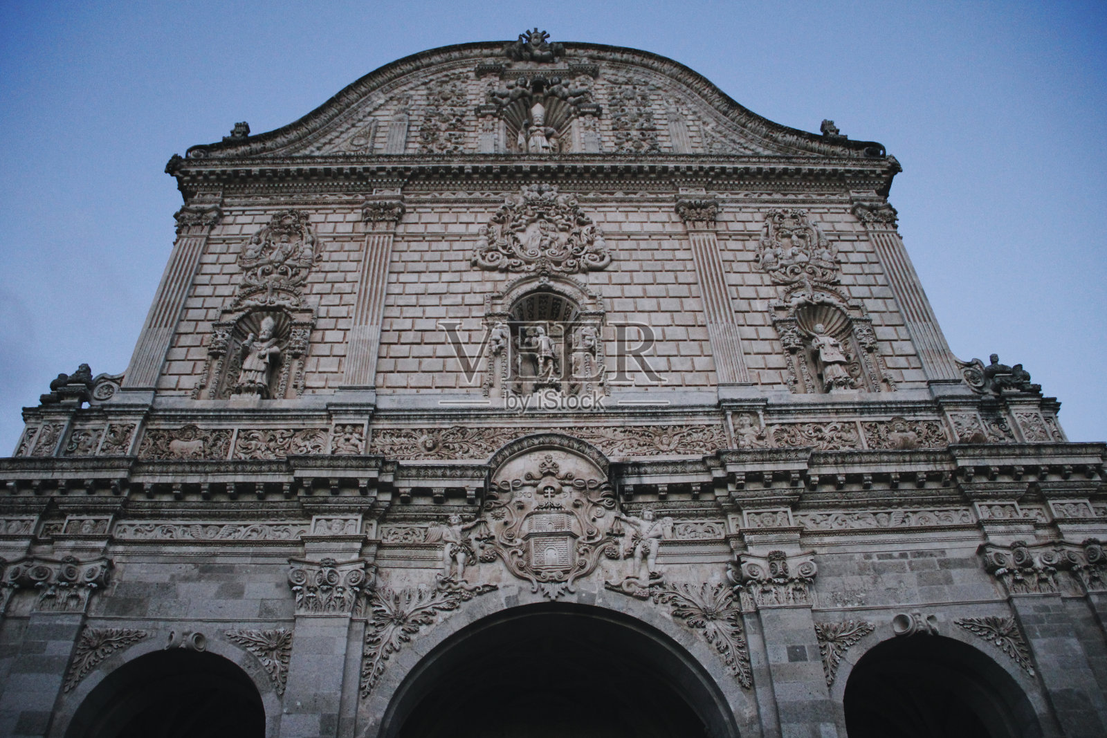 意大利,萨萨里-正面的圣尼古拉迪萨萨里教堂照片摄影图片