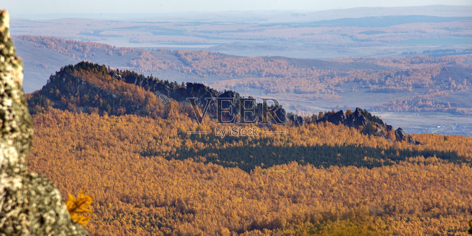 阿拉比亚山脊上露出了美丽的岩石照片摄影图片