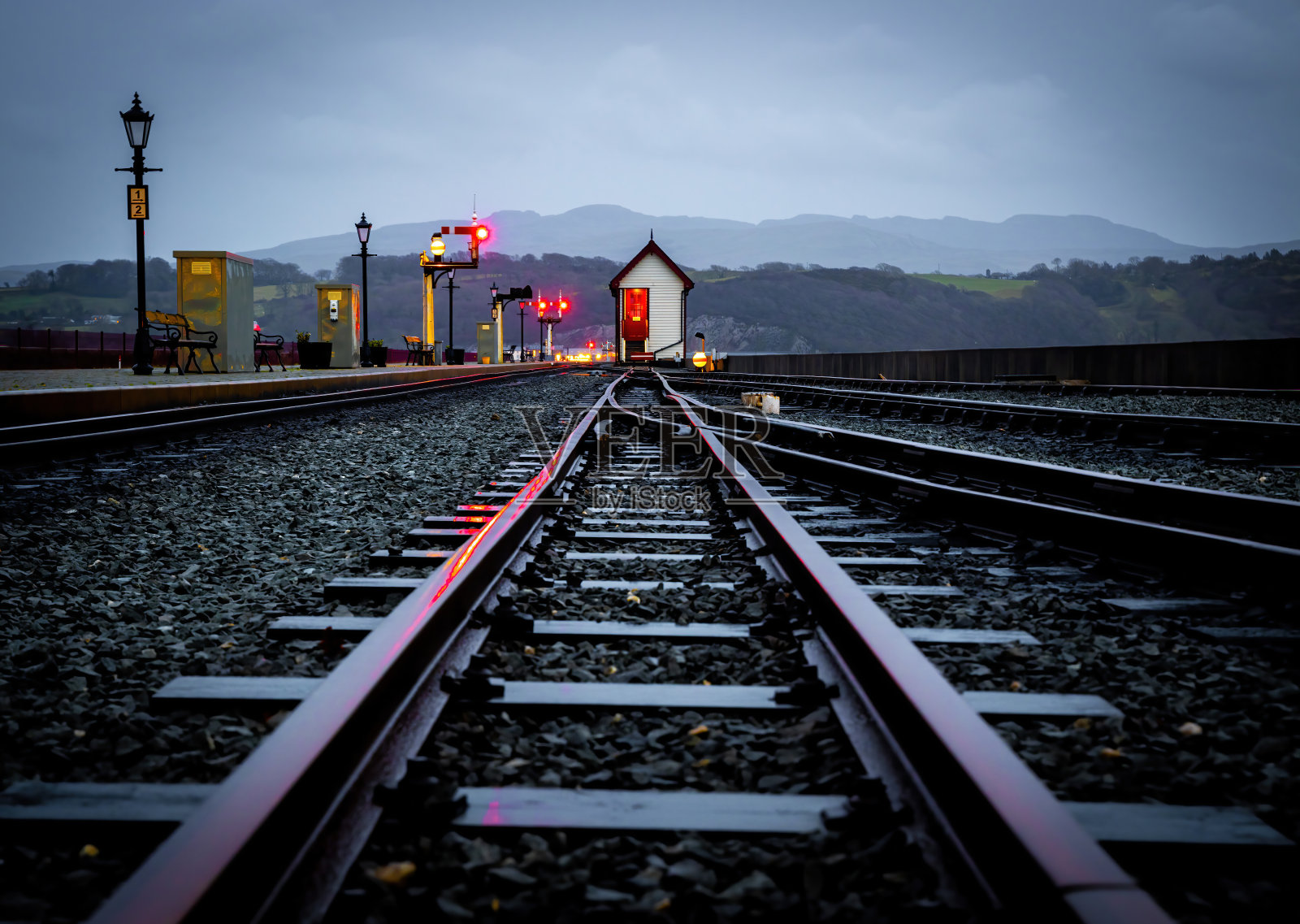 波特马多克的夜景,一个威尔士沿海城镇和社区的伊菲奥尼德地区格温妮丝照片摄影图片