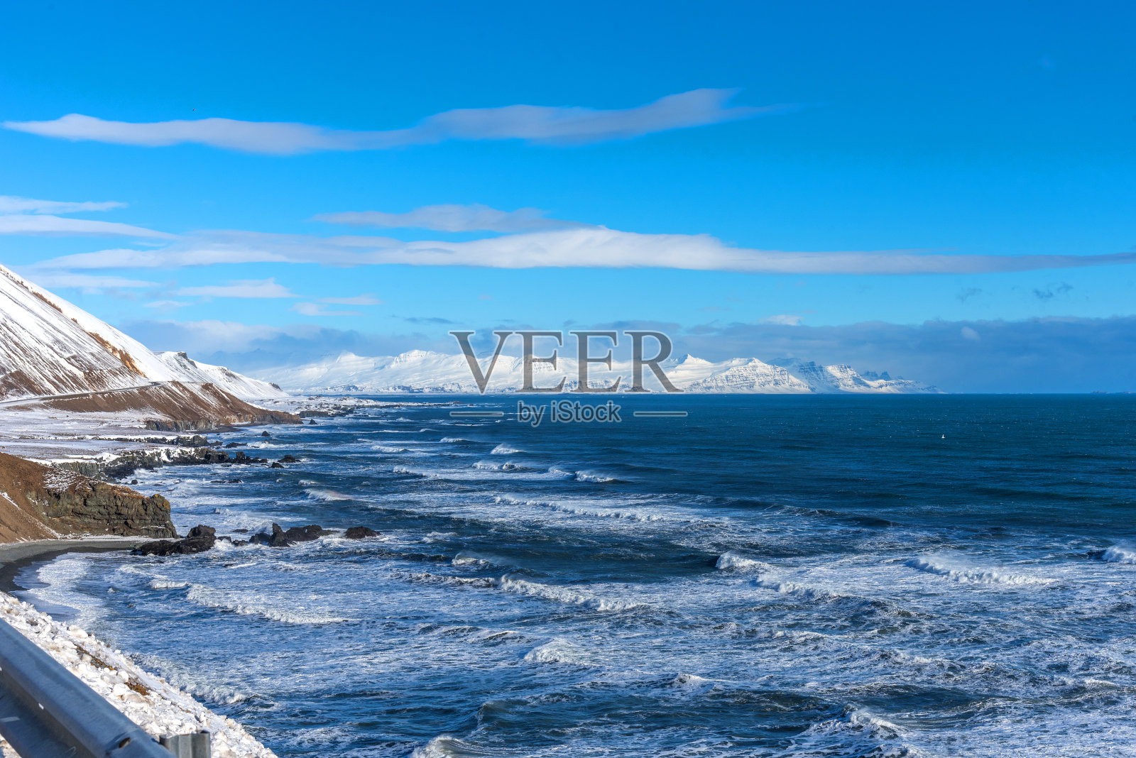 冰岛美丽的冬季风景如画的大西洋。照片摄影图片